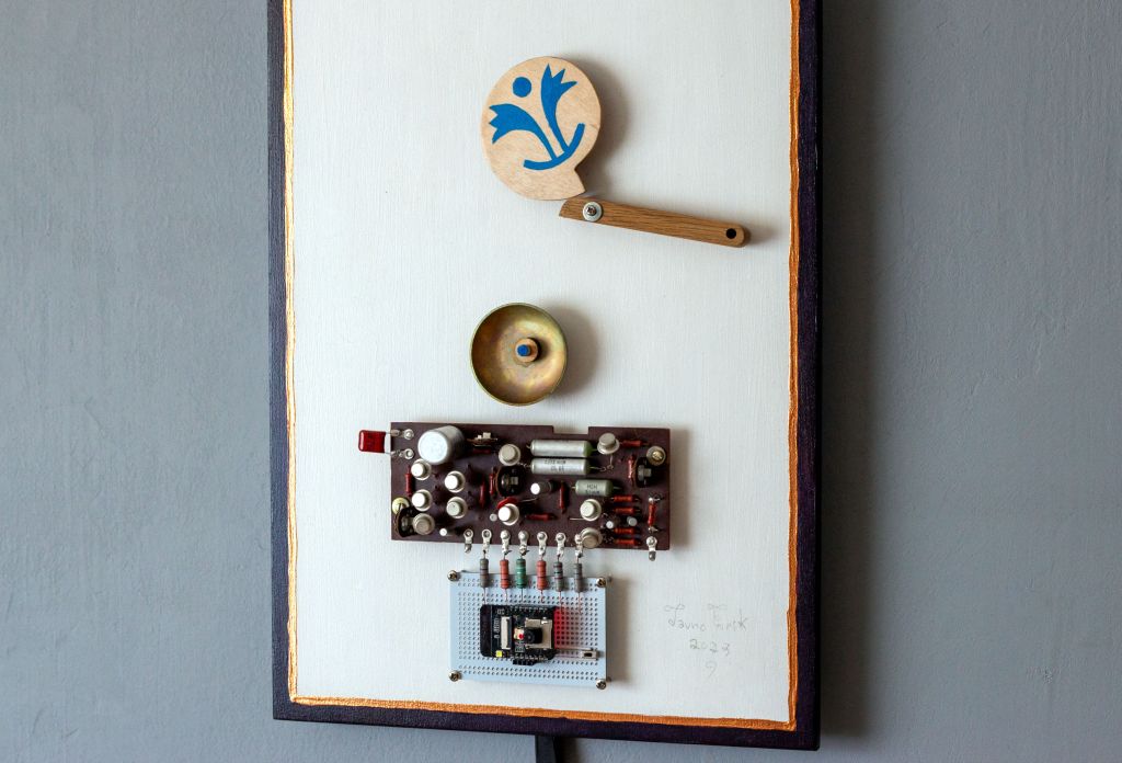 Tauno Erik Person detector electronic sculpture front side